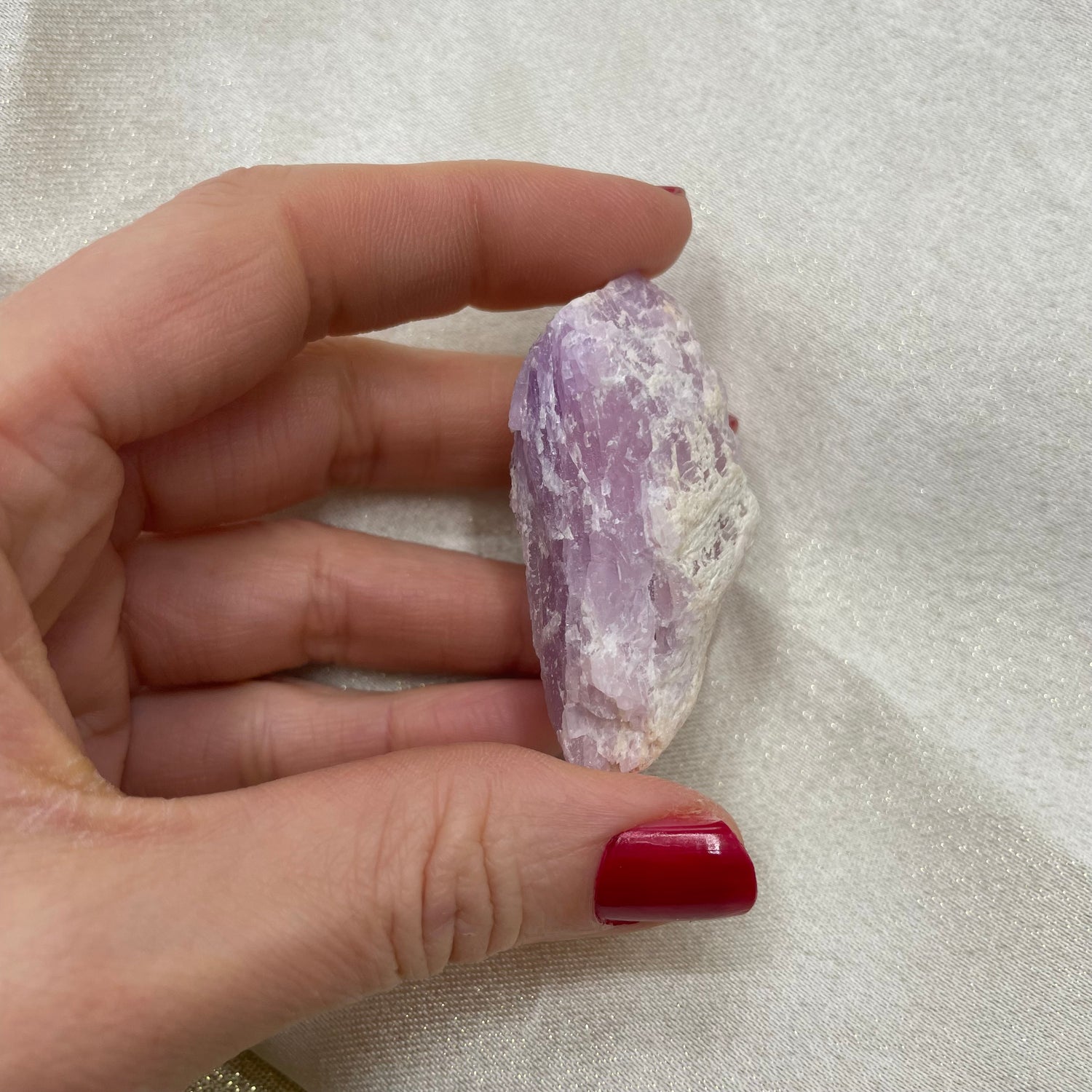 Pietra di Kunzite grezza