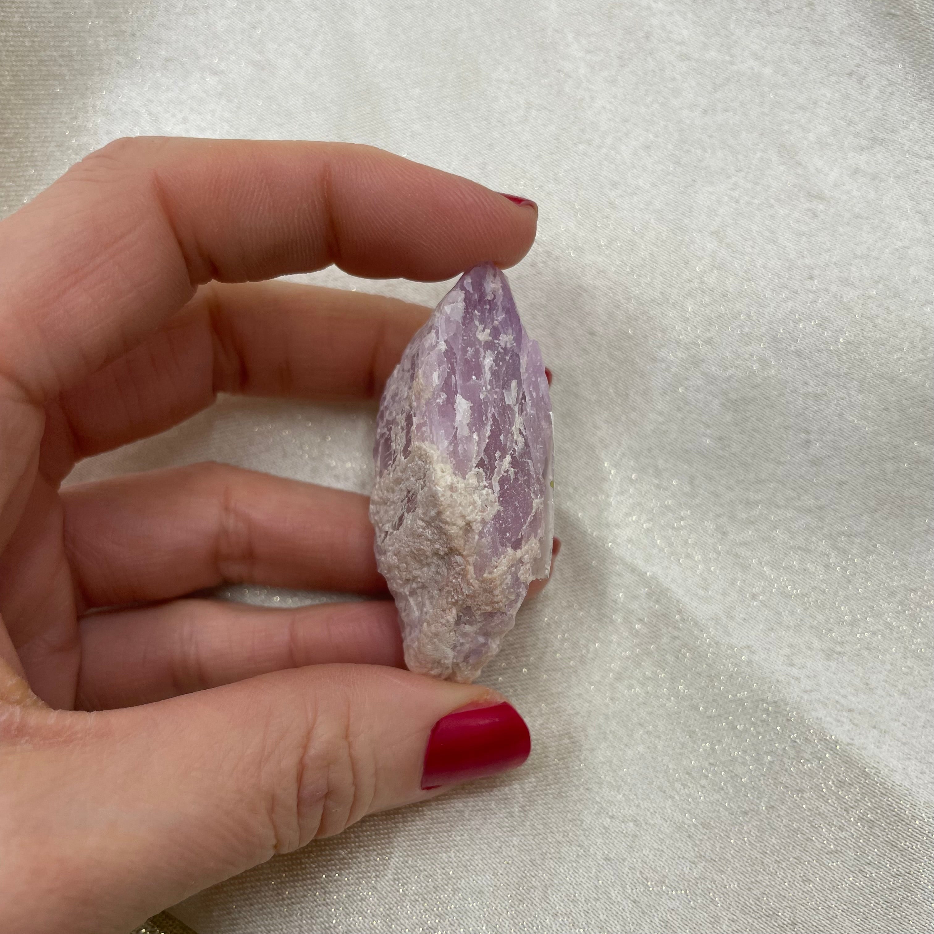 Pietra di Kunzite grezza