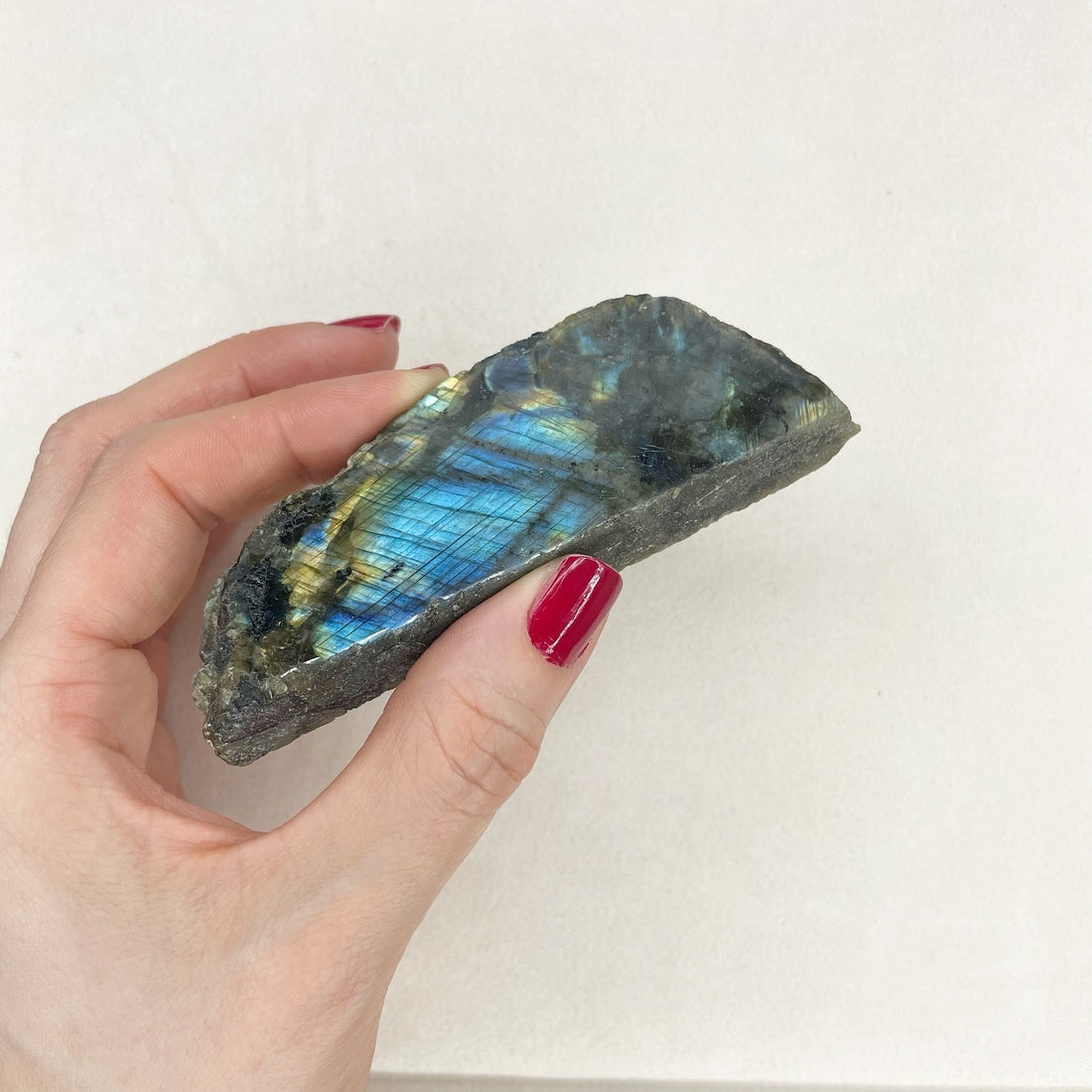 Labradorite grezza semilucida